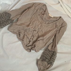 Cropped long sleeve shirt